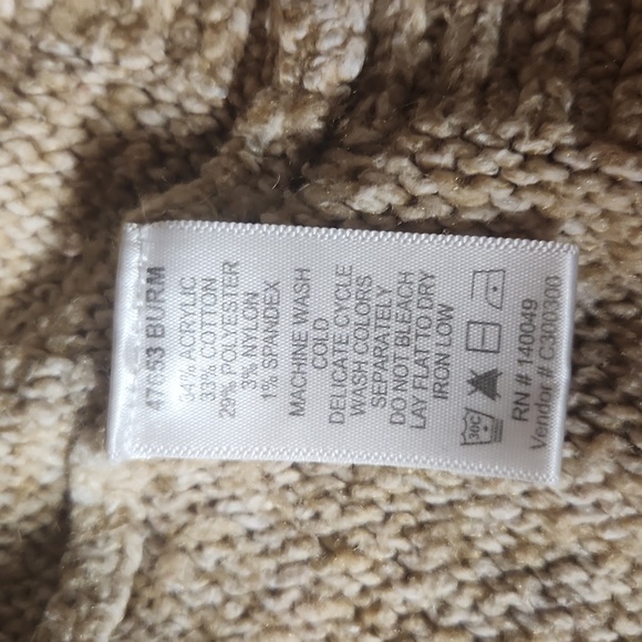 J. HOOK Oatmeal Turtleneck Sweater, Size S - Picture 4 of 4